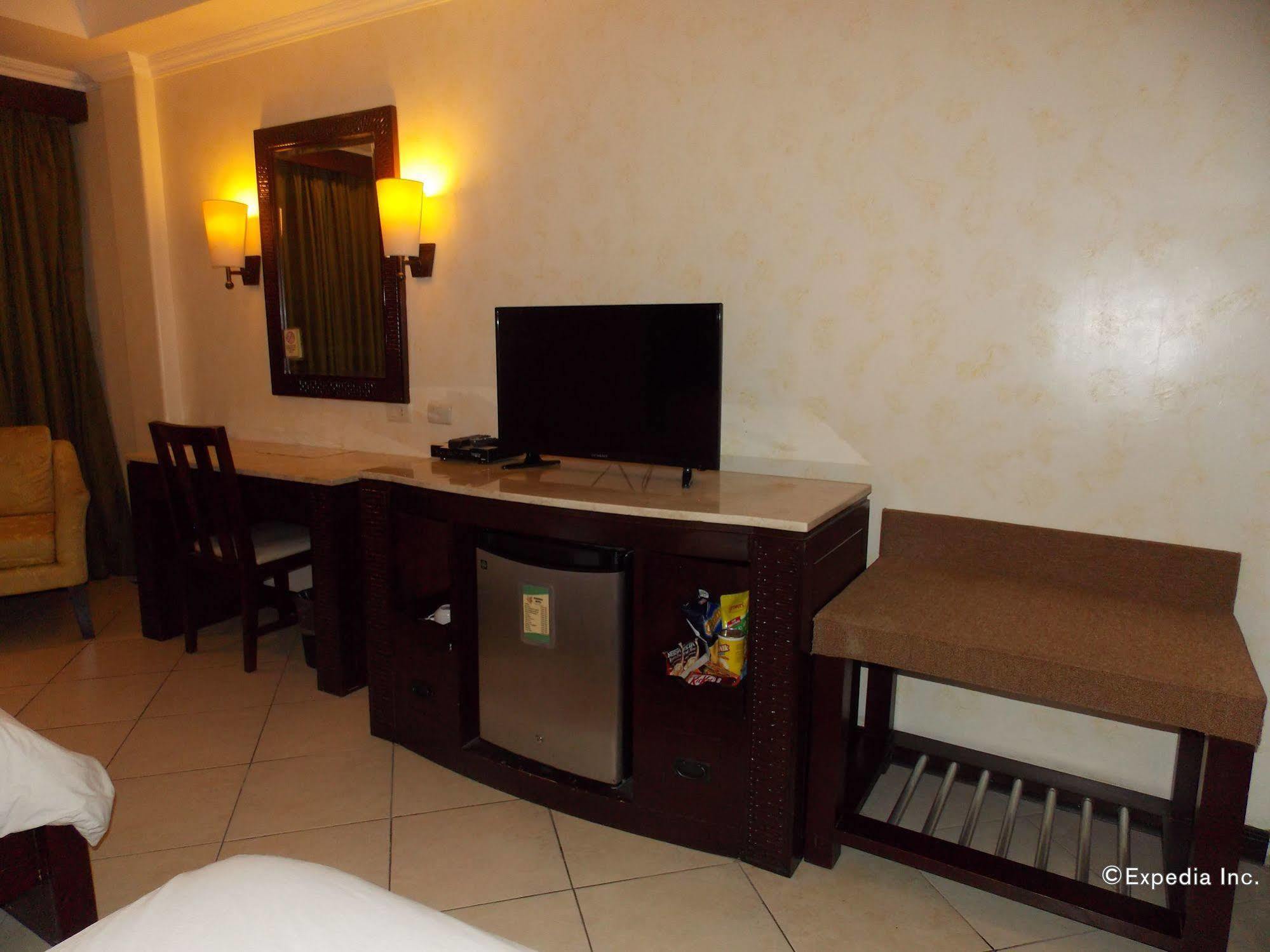 Mo2 Westown Hotel - Mandalagan Баколод Екстер'єр фото