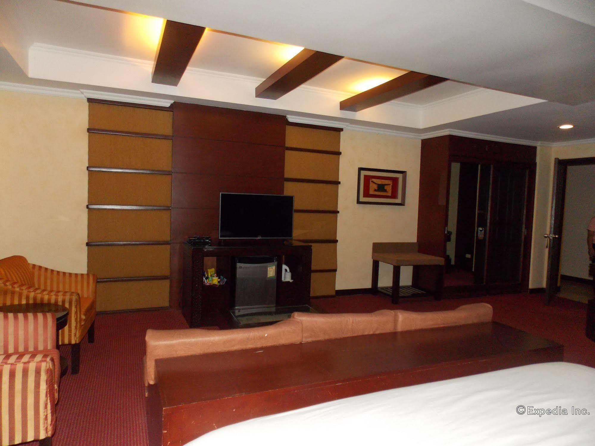 Mo2 Westown Hotel - Mandalagan Баколод Екстер'єр фото