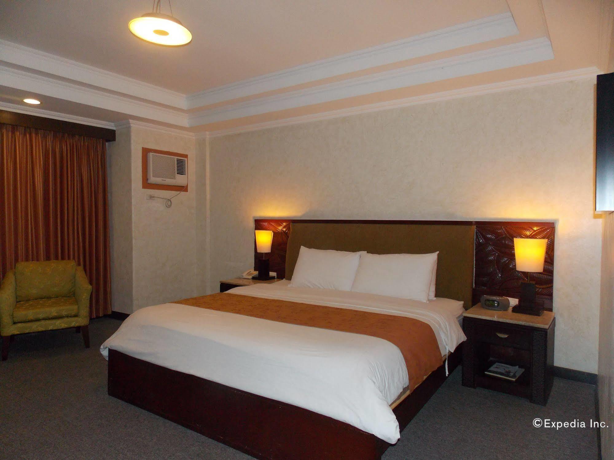 Mo2 Westown Hotel - Mandalagan Баколод Екстер'єр фото