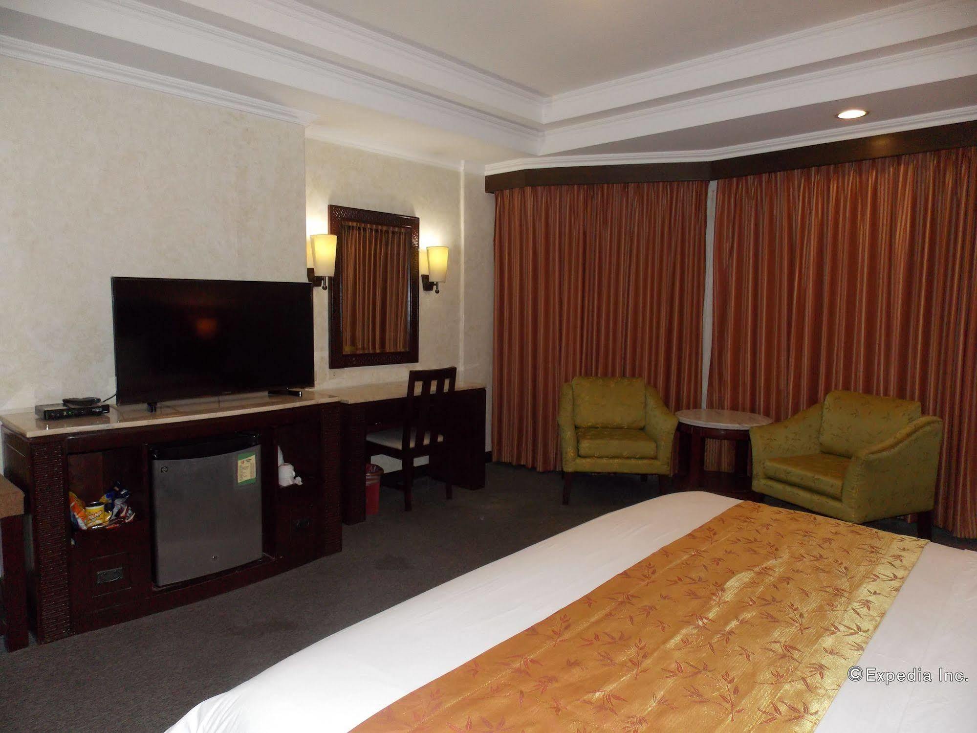 Mo2 Westown Hotel - Mandalagan Баколод Екстер'єр фото